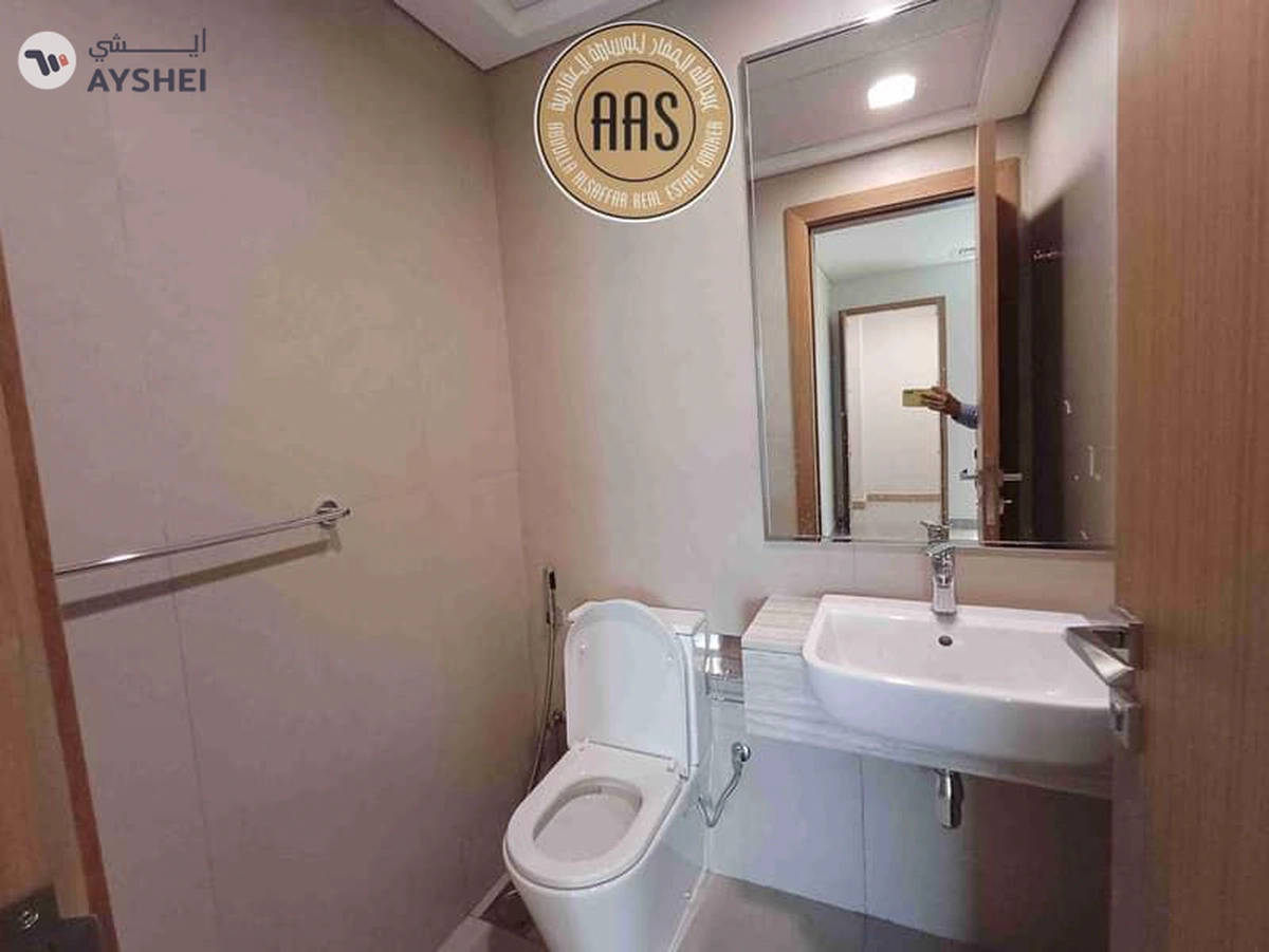 Spacious and luxurious 3BHK apartment near to Metro station-4-4