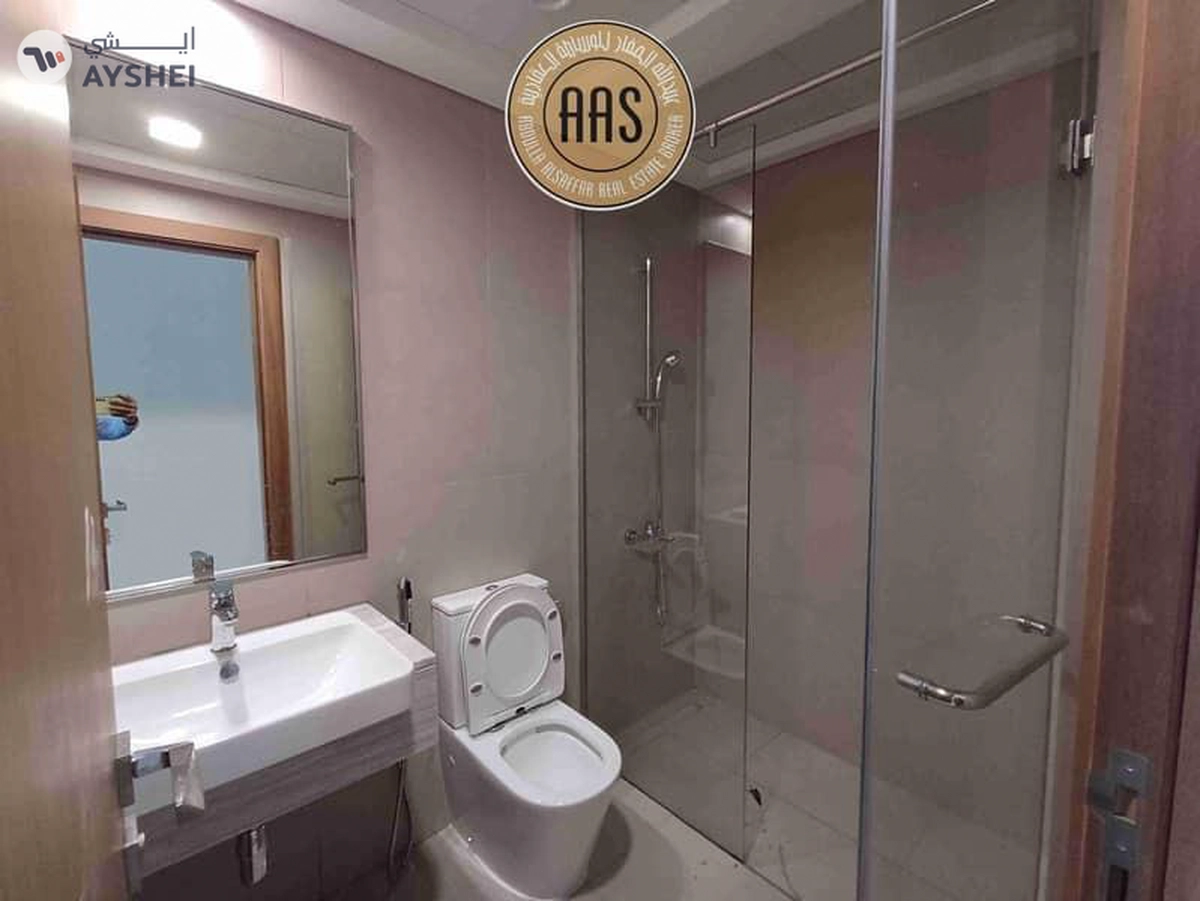 Spacious and luxurious 3BHK apartment near to Metro station-8-8