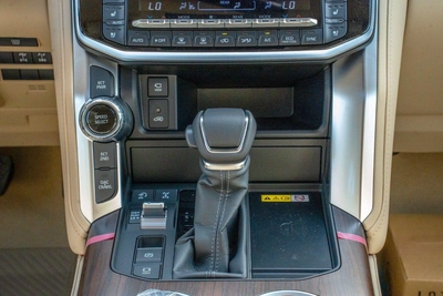 Toyota Land Cruiser VX 2025-11