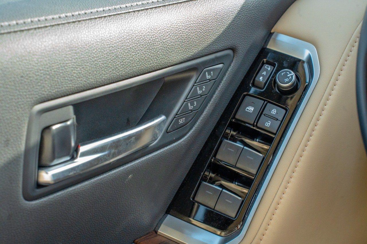 Toyota Land Cruiser VX 2025-21-21