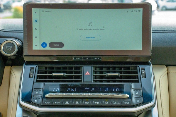 Toyota Land Cruiser VX 2025