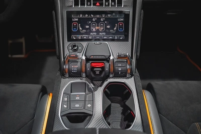 URUS PERFORMANTE | FULL CARBON INT/EXT | EXTENDED PERFORMANTE TRIM | SUNSHINE PACKAGE-17