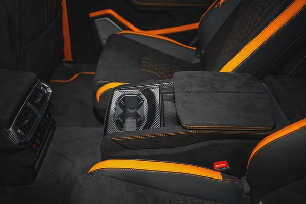 URUS PERFORMANTE | FULL CARBON INT/EXT | EXTENDED PERFORMANTE TRIM | SUNSHINE PACKAGE