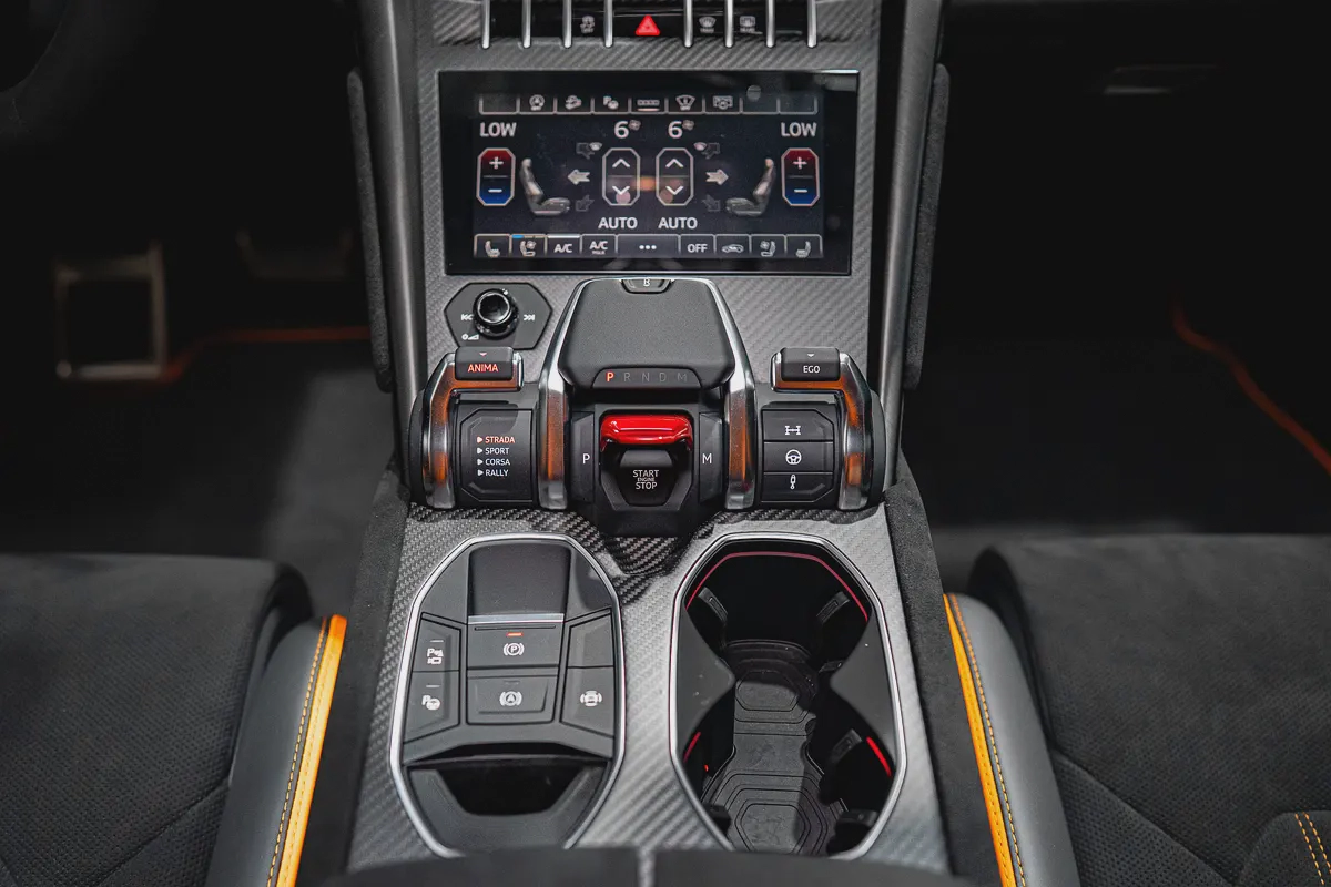 URUS PERFORMANTE | FULL CARBON INT/EXT | EXTENDED PERFORMANTE TRIM | SUNSHINE PACKAGE-17-17