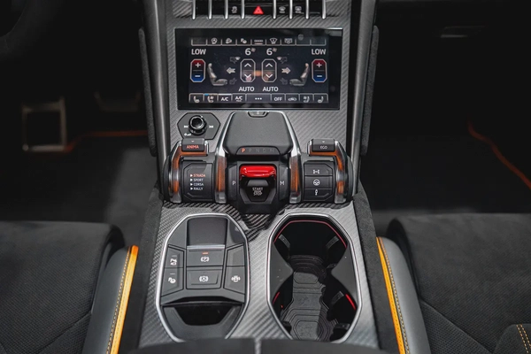 URUS PERFORMANTE | FULL CARBON INT/EXT | EXTENDED PERFORMANTE TRIM | SUNSHINE PACKAGE