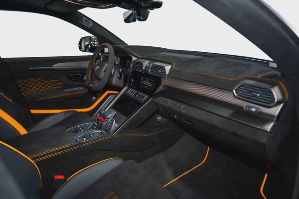 URUS PERFORMANTE | FULL CARBON INT/EXT | EXTENDED PERFORMANTE TRIM | SUNSHINE PACKAGE