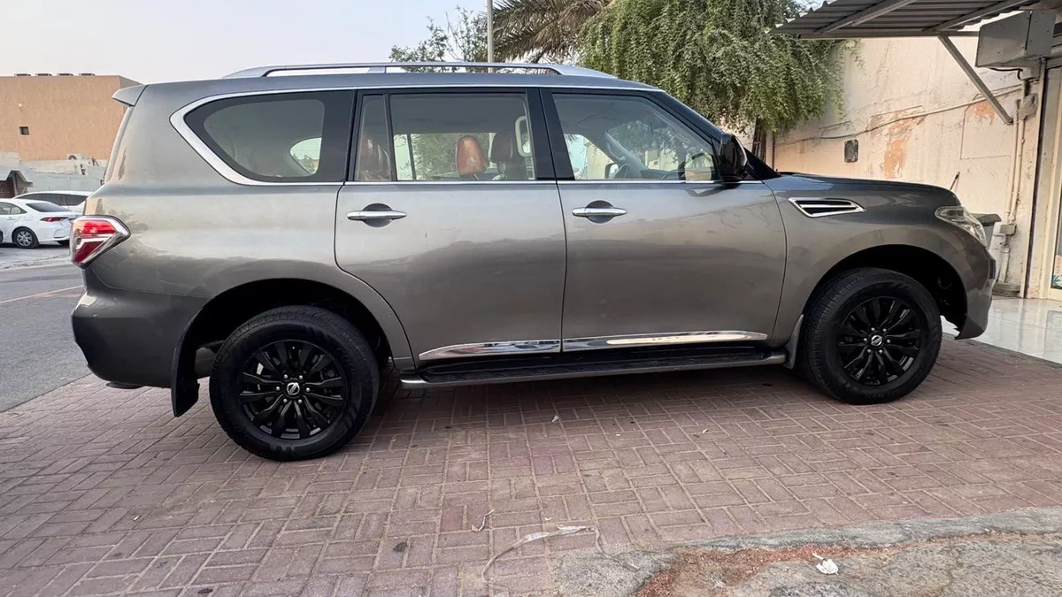 Nissan Patrol SUV-4-4