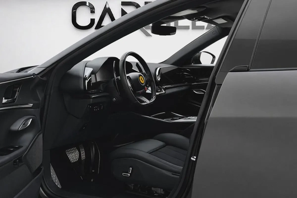 Ferrari Purosangue V12 Design Pack l 715 HP l Excellent Condition