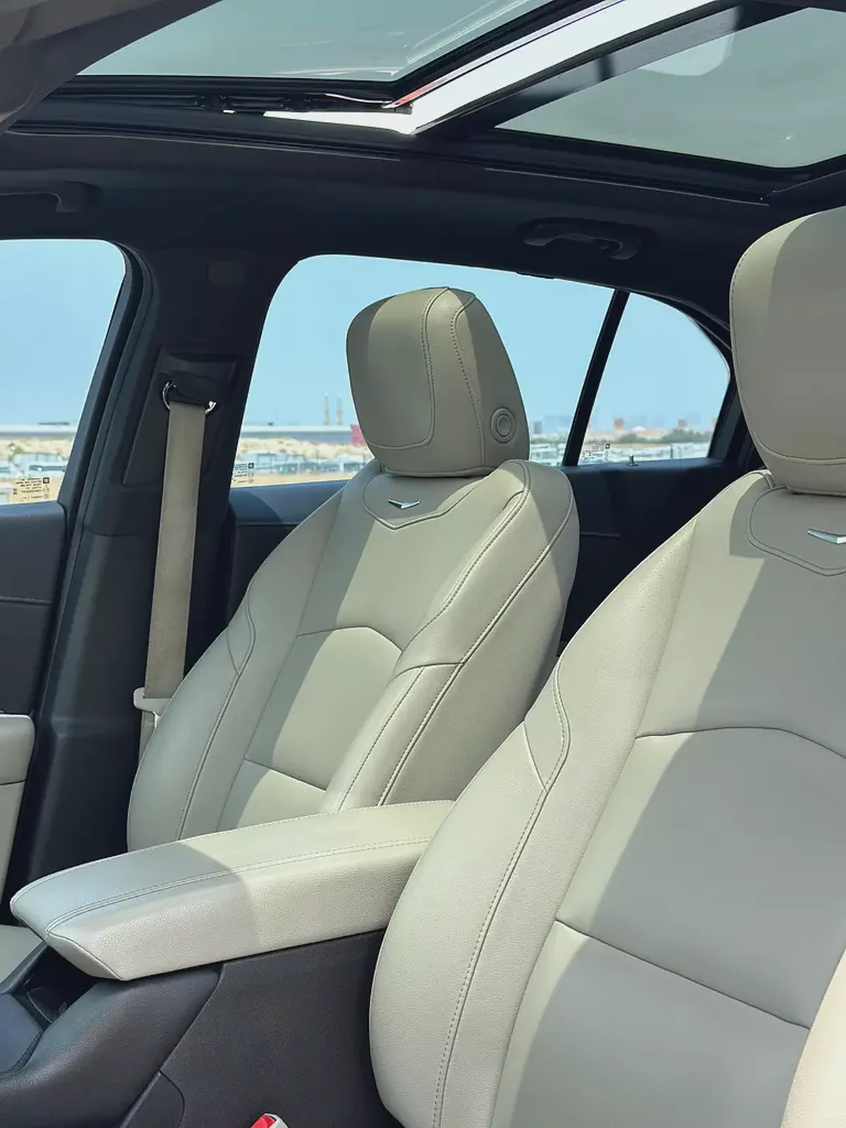 Cadillac XT4 Premium Luxury 2019 GCC Specs Excellent Condition-10-10