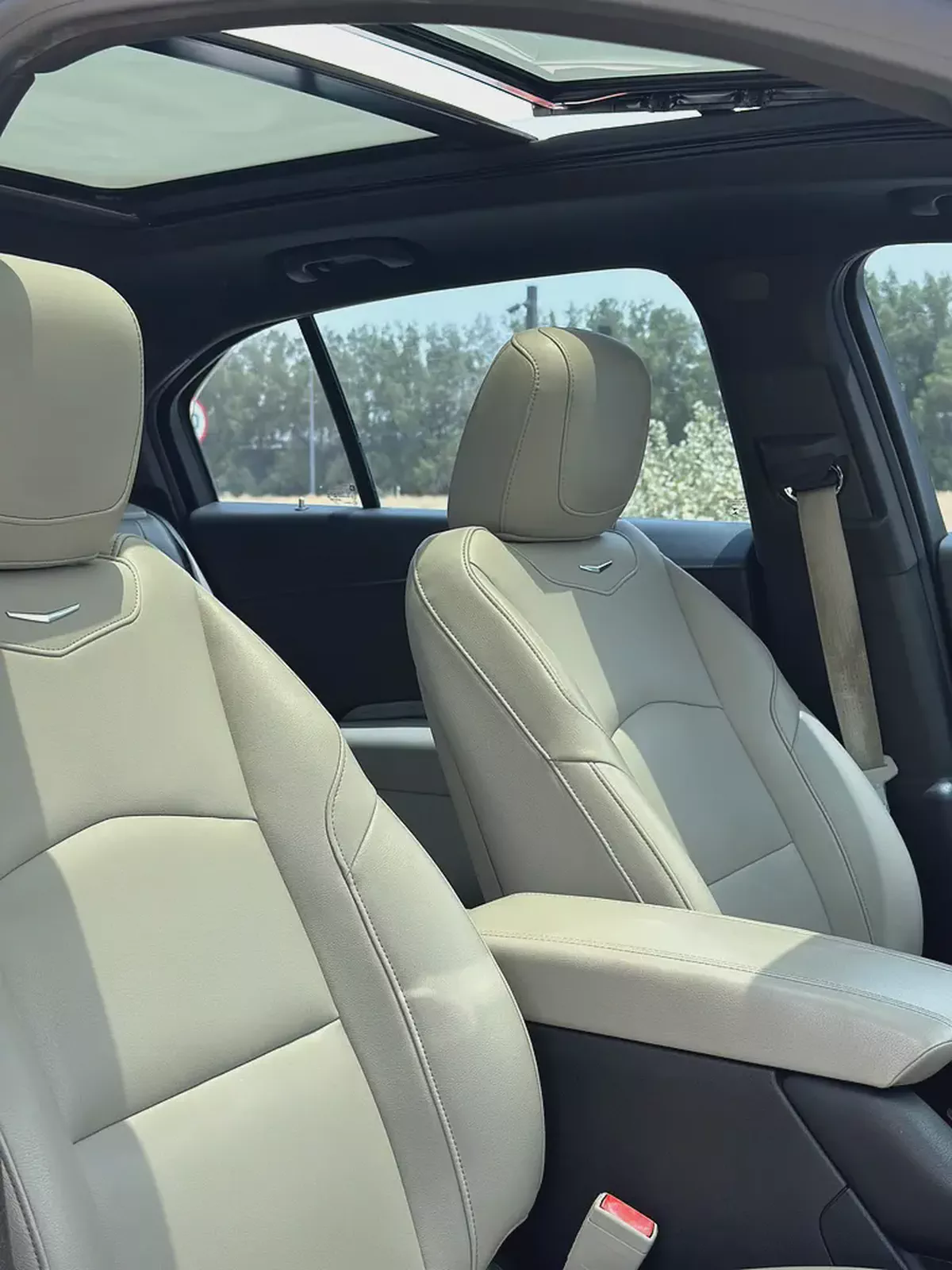 Cadillac XT4 Premium Luxury 2019 GCC Specs Excellent Condition-12-12