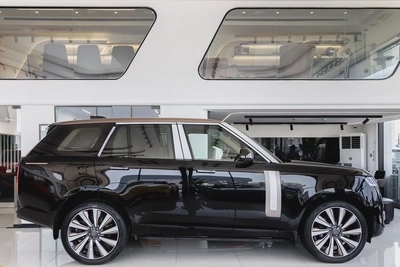 Range Rover | Vogue | SV | GCC | 4.4L Twin-Turbo V8 | SWB | AWD | VIP Rear Seats | 2026 (Export)-6