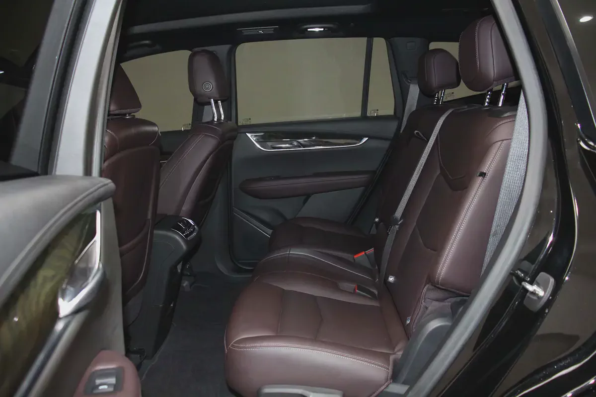 2022 Cadillac XT6 Premium Luxury - GCC Specs - Excellent Condition-9-9