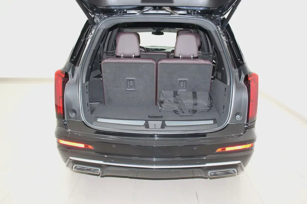2022 Cadillac XT6 Premium Luxury - GCC Specs - Excellent Condition-4-4