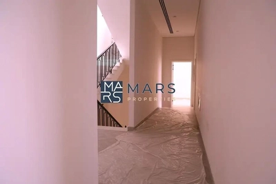 Bright & Spacious– Ideal for Comfort and Convenience!-5
