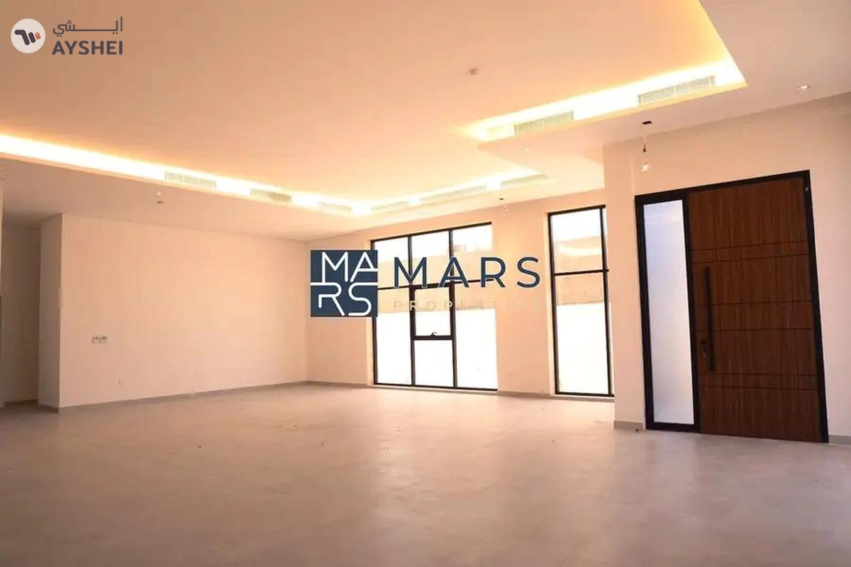 Bright & Spacious– Ideal for Comfort and Convenience!-2-2