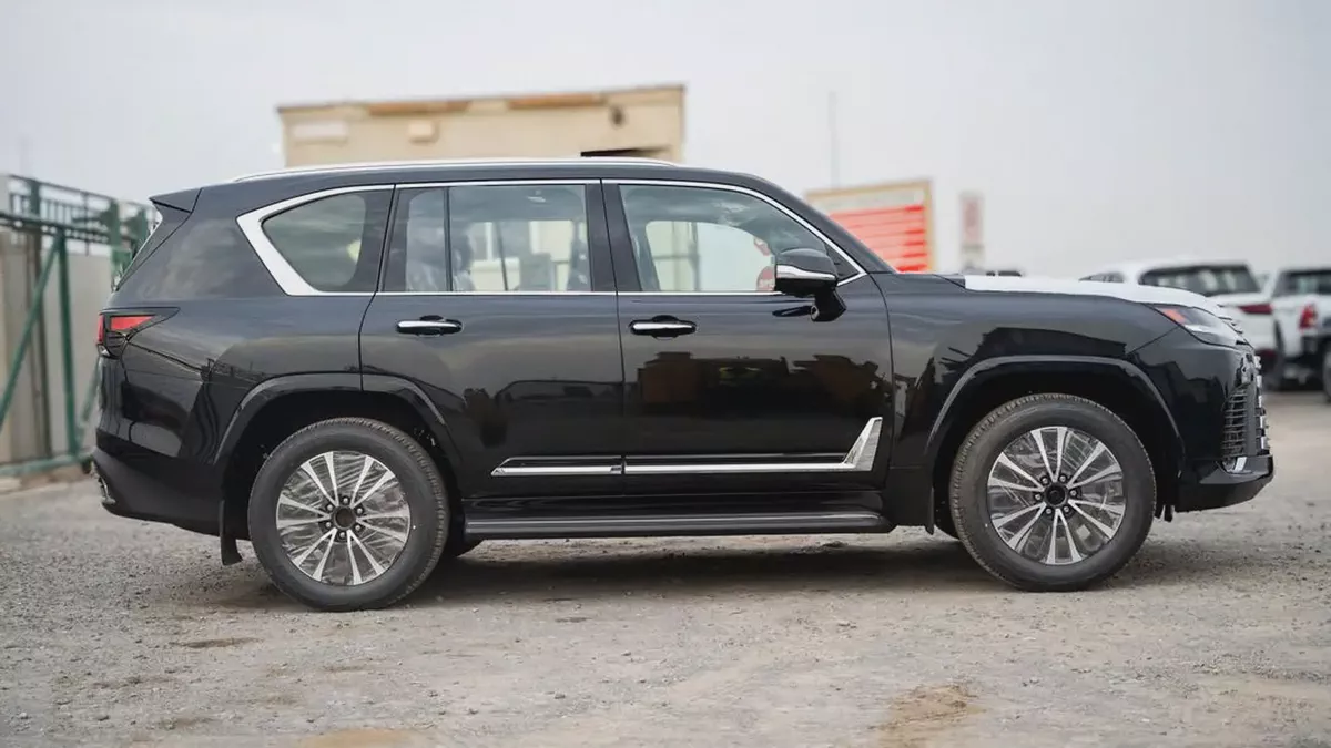 LEXUS LX700H SIGNUTURE MODEL 2026-1-1