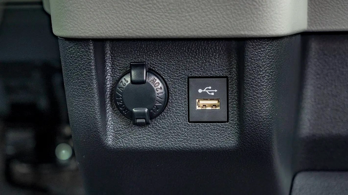 2026 Toyota Hiace High Roof 3.5L Petrol MT (13-Seats)-8-8