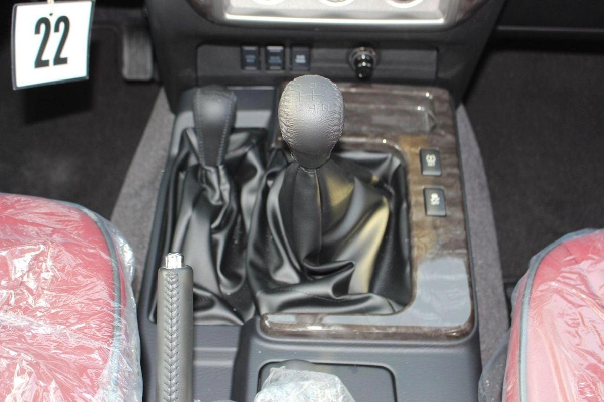 Nissan Patrol Manual Gear |Brand New | Under Official Dealer Warranty | Full Option-8-8
