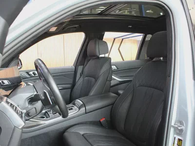 2024 - BMW X7 M60i xDrive - Prestige Condition for 290,000.00 AED-9