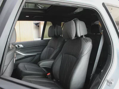 2024 - BMW X7 M60i xDrive - Prestige Condition for 290,000.00 AED-12