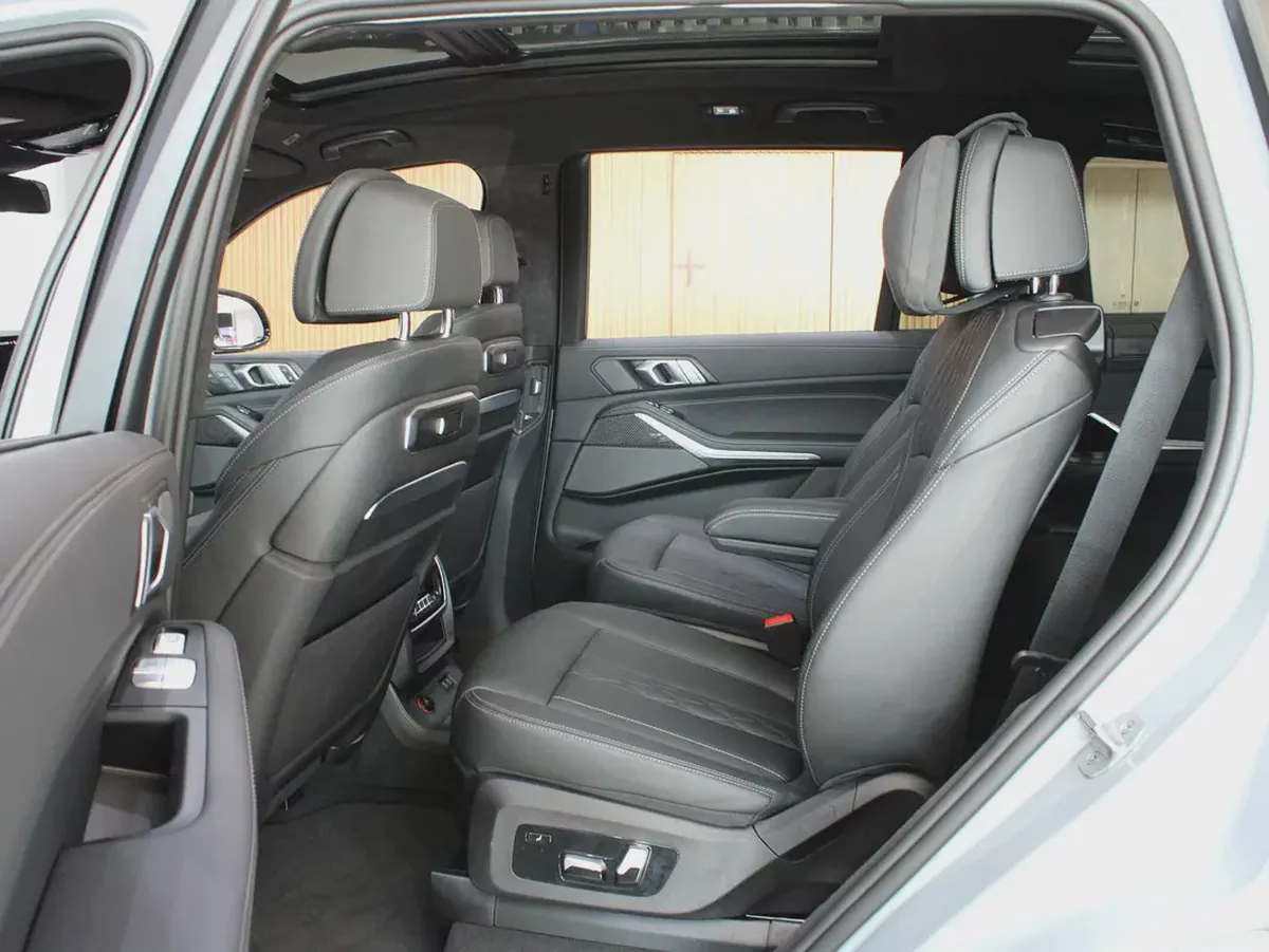 2024 - BMW X7 M60i xDrive - Prestige Condition for 290,000.00 AED-11-11