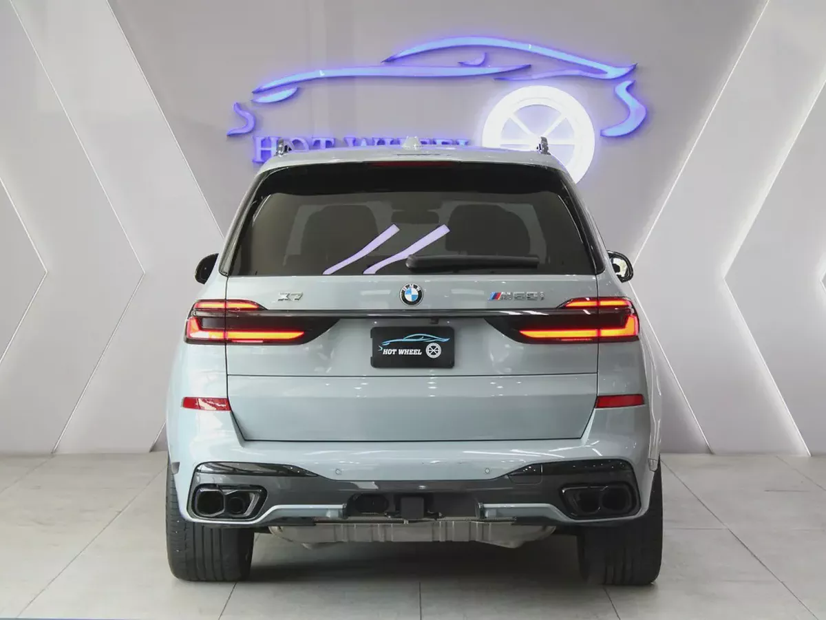 2024 - BMW X7 M60i xDrive - Prestige Condition for 290,000.00 AED-3-3