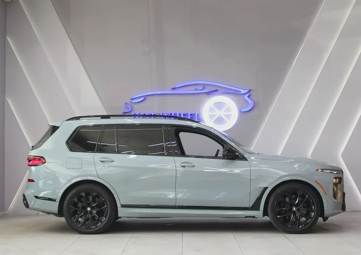 2024 - BMW X7 M60i xDrive - Prestige Condition for 290,000.00 AED-6-6
