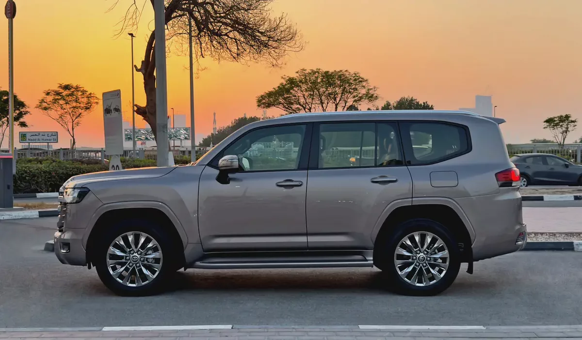 2025 Toyota Land Cruiser GXR 4.0l, Dealer Warranty, GCC Specifications-3-3