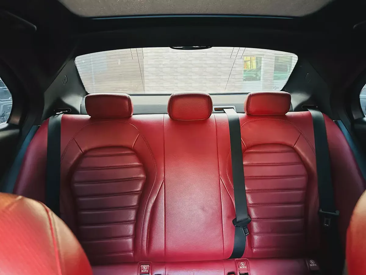 مرسيدس بنز C200 موديل 2018 خليجي | فل أوبشن | محرك 2.0 تيربو | ناقل 9G-TRONIC | جلد أحمر | كاميرا خل-9-9