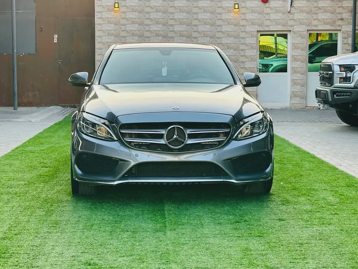 مرسيدس بنز C200 موديل 2018 خليجي | فل أوبشن | محرك 2.0 تيربو | ناقل 9G-TRONIC | جلد أحمر | كاميرا خل-1-1