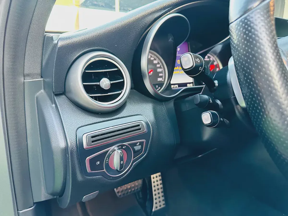 مرسيدس بنز C200 موديل 2018 خليجي | فل أوبشن | محرك 2.0 تيربو | ناقل 9G-TRONIC | جلد أحمر | كاميرا خل-7-7