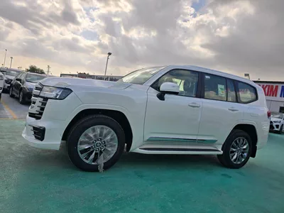 TOYOTA LAND CRUISER LC300 GXR 3.5L – WHITE EXTERIOR-2