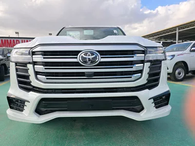 TOYOTA LAND CRUISER LC300 GXR 3.5L – WHITE EXTERIOR-6