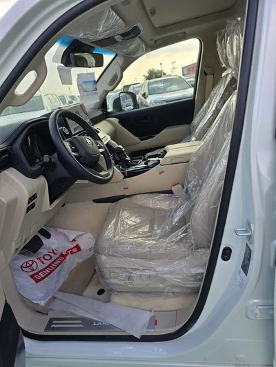 TOYOTA LAND CRUISER LC300 GXR 3.5L – WHITE EXTERIOR-7