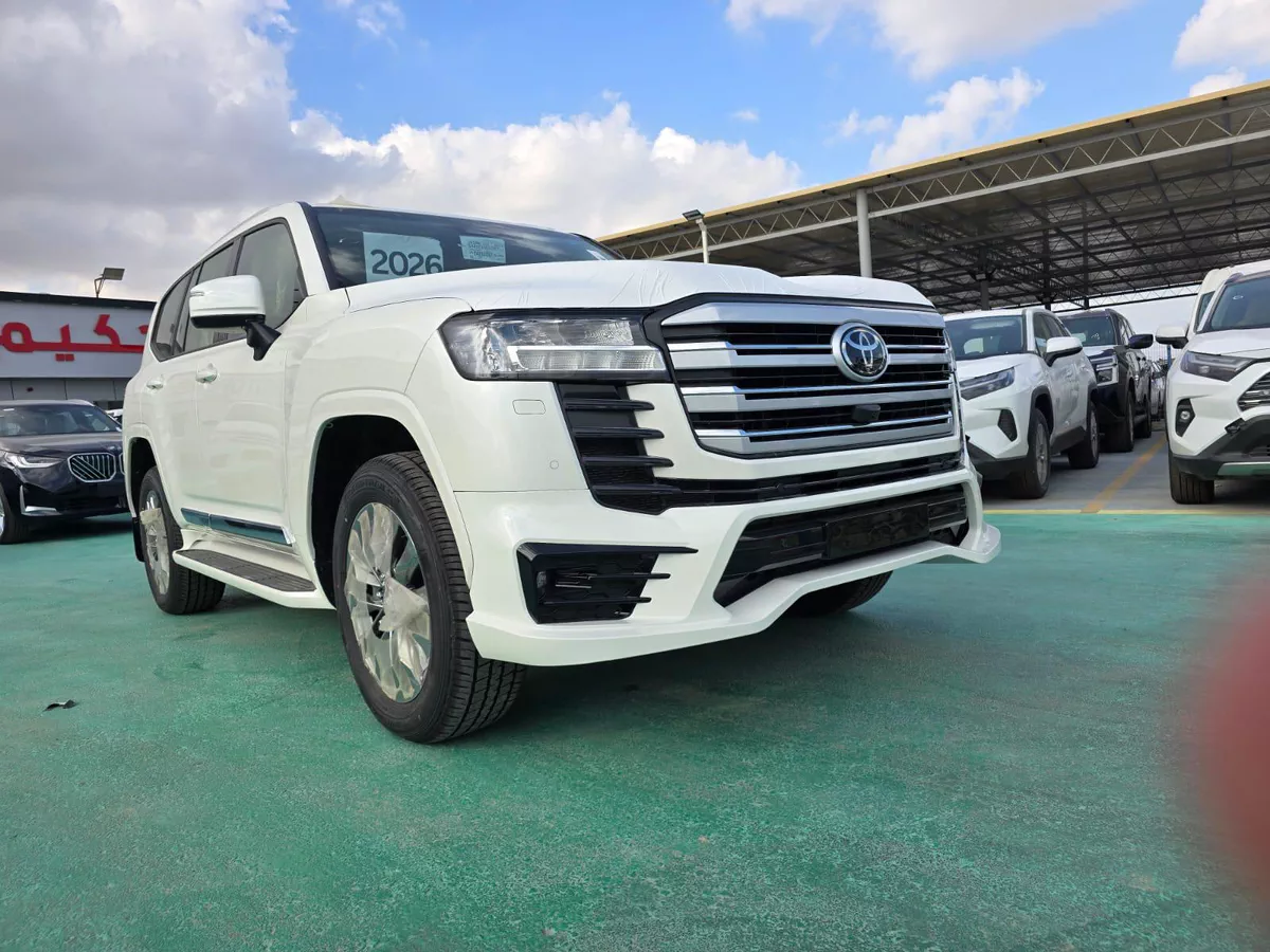 TOYOTA LAND CRUISER LC300 GXR 3.5L – WHITE EXTERIOR-1-1