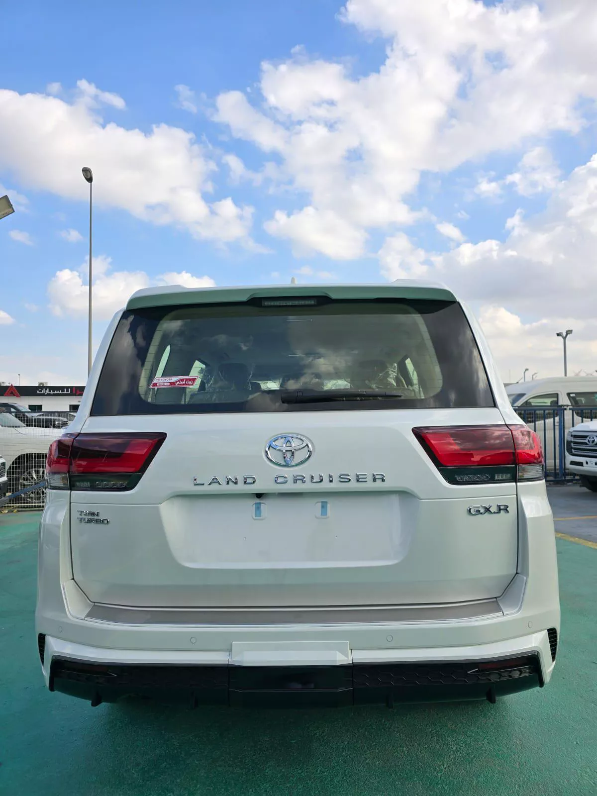 TOYOTA LAND CRUISER LC300 GXR 3.5L – WHITE EXTERIOR-4-4