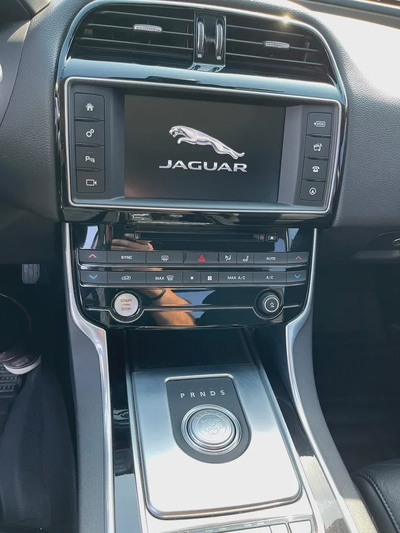 Jaguar XE Limited Edition-8