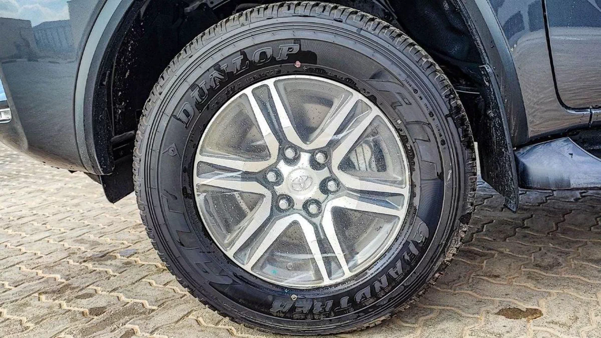 Toyota Fortuner EXR FORTUNER SR5 2.7L V4 PETROL mid options-16-0
