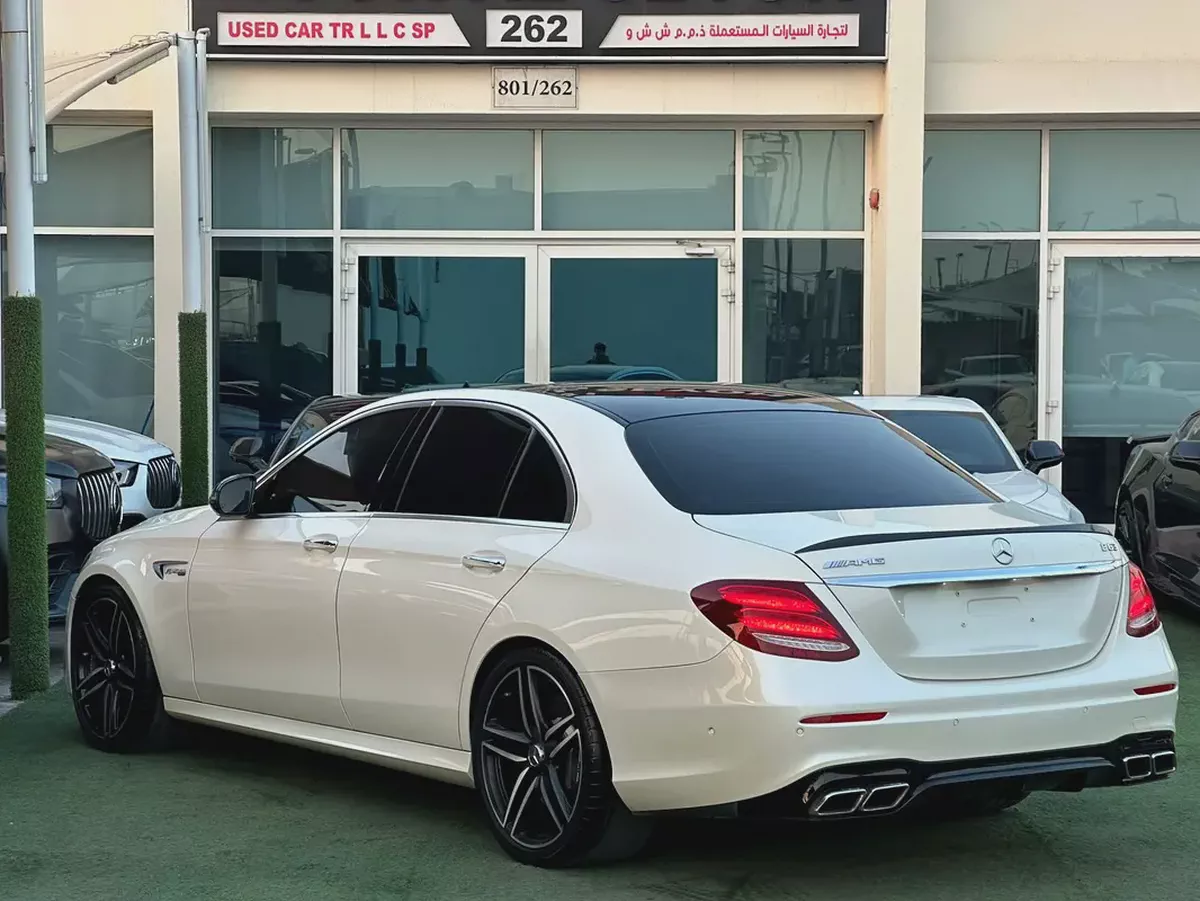 MERCEDES BENZ AMG E63 KOREAN 2018
Perfect Condition
5 buttons Full option
Full Carbon Fiber