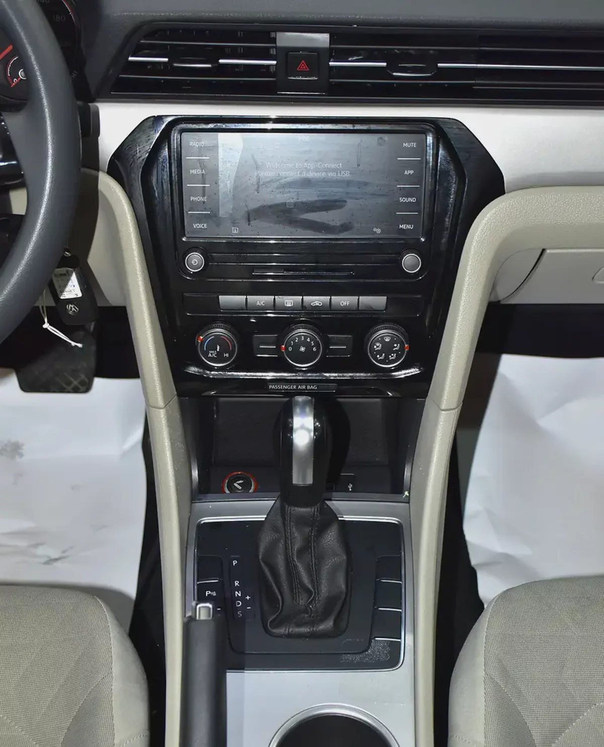 AED 635 EMi at 0% DP | Volkswagen Passat ( 2020 Model ) in Black Color GCC Specs-13-13