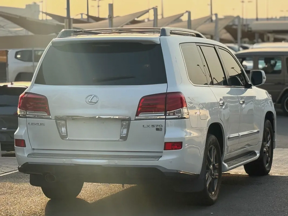 لكزس LX570 ابيضLexus LX 570 Sport 2015 | GCC Specs | Pristine Condition-9-9
