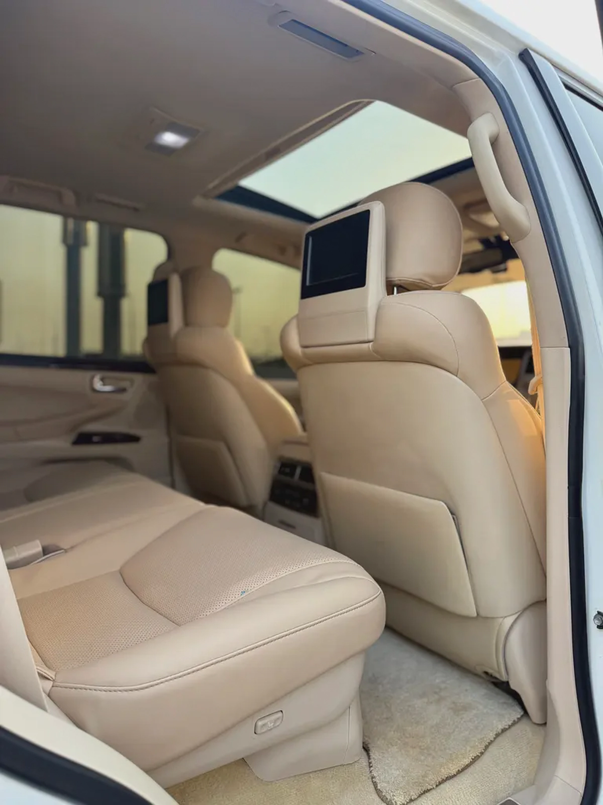 لكزس LX570 ابيضLexus LX 570 Sport 2015 | GCC Specs | Pristine Condition-13-13