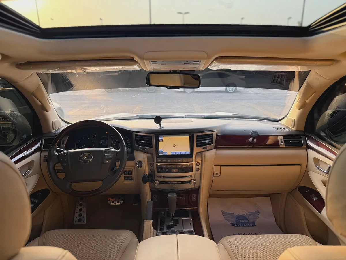 لكزس LX570 ابيضLexus LX 570 Sport 2015 | GCC Specs | Pristine Condition-14-14