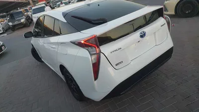 Toyota Prius Iconic 2017 GCC Specs-9