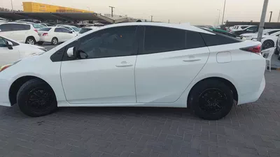 Toyota Prius Iconic 2017 GCC Specs-10