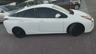Toyota Prius Iconic 2017 GCC Specs-3