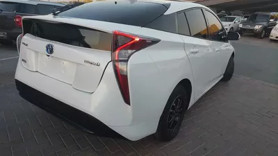 Toyota Prius Iconic 2017 GCC Specs-4