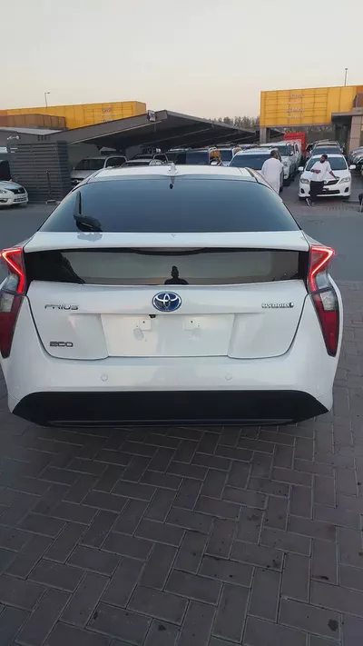 Toyota Prius Iconic 2017 GCC Specs-6