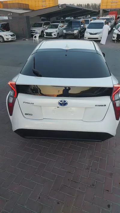 Toyota Prius Iconic 2017 GCC Specs-7