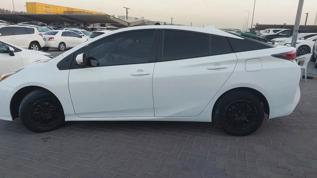 Toyota Prius Iconic 2017 GCC Specs-10-10
